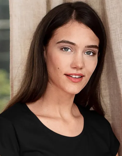 Dámské triko zúžené s kulatým výstřihem - Hlubší kulatý výstřih