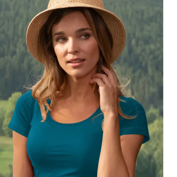 Dámské triko s ozdobným prošitím - Hluboký kulatý výstřih